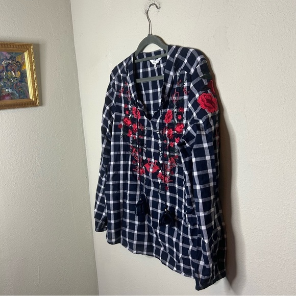 Crown & Ivy Navy Checkered Blouse Size Large - Picture 2 of 8